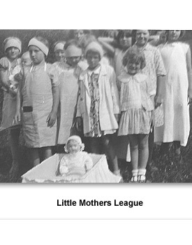 Confront Children 06 Little Mothers
